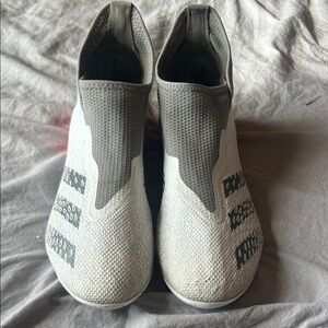 Adidas Predator Freak .3 Laceless FG Gray/white/orange soccer cleats Men’s Sz 7